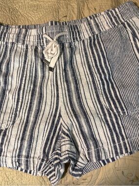 Time and Tru White and Navy Striped Women’s Shorts